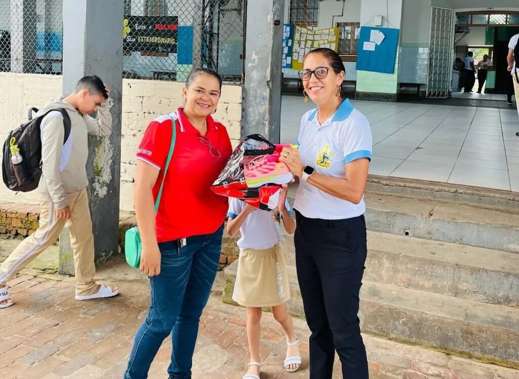 Escola São José arrecada tênis para alunos participarem dos Jogos Escolares em Cruzeiro do Sul