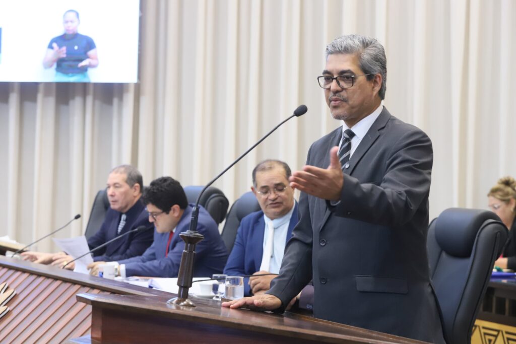 Edvaldo Magalhães diz que videoaula do concurso da Educação não tem critérios objetivos de avaliação e não descarta ‘chuva’ de judicialização