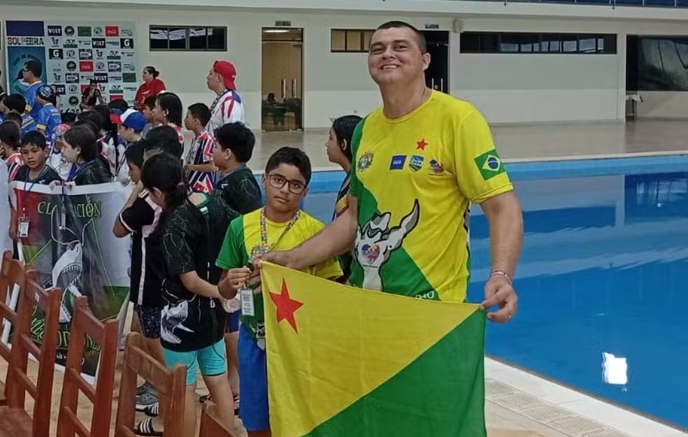 Acreano com autismo fatura seis medalhas em torneio internacional de natação, na Bolívia