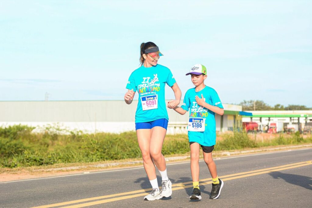 Lucas, de 9 anos, emociona ao concluir 5 km na Corrida Pró Autismo em Cruzeiro do Sul
