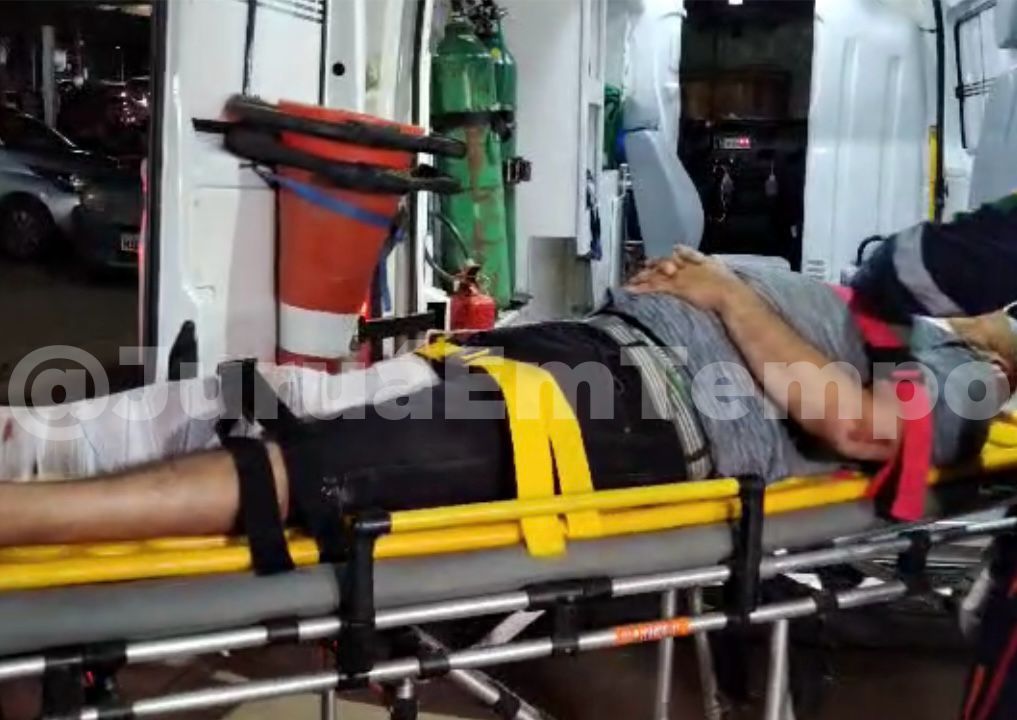 Idosa e motociclista ficam feridos após acidente na Estrada do Calafate, em Rio Branco