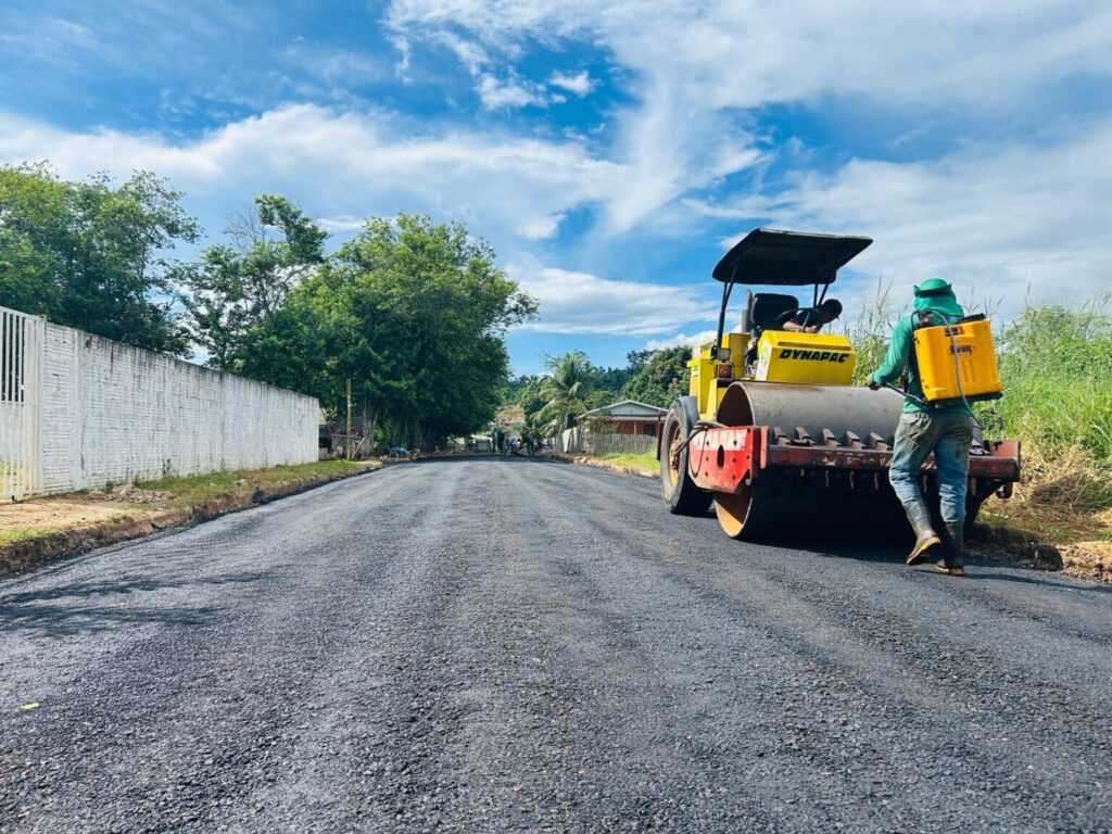 Acre intensifica Operação Verão 2025 com aplicação de 5 mil toneladas de asfalto em 11 municípios