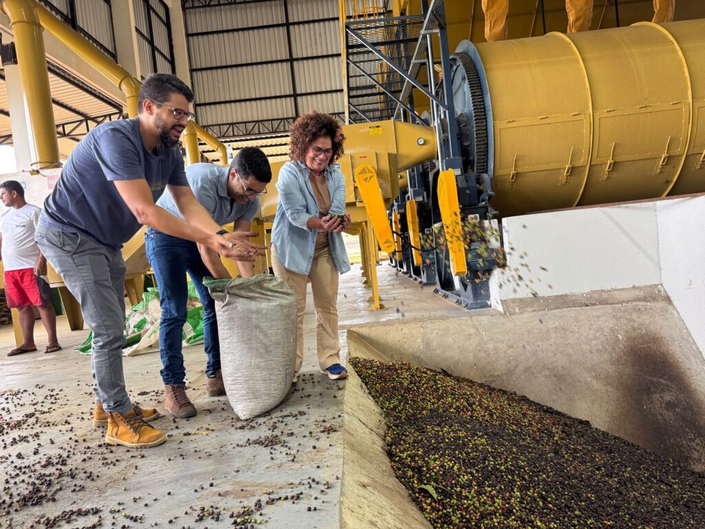Teste de maquinário prepara Complexo Industrial de Café do Juruá para inauguração