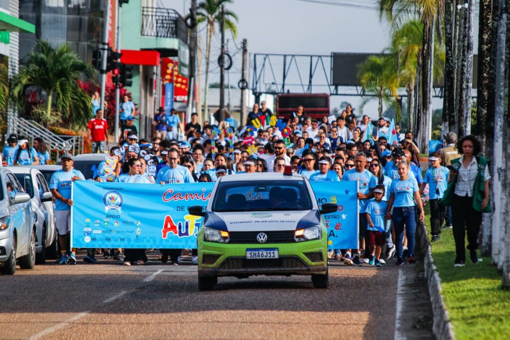 Caminhada de conscientização sobre autismo é realizada em Cruzeiro do Sul