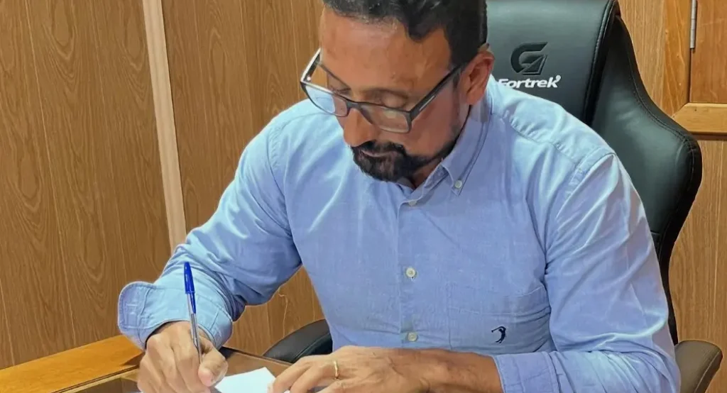 Adem Araújo assume presidência da Federação de Futebol do Acre