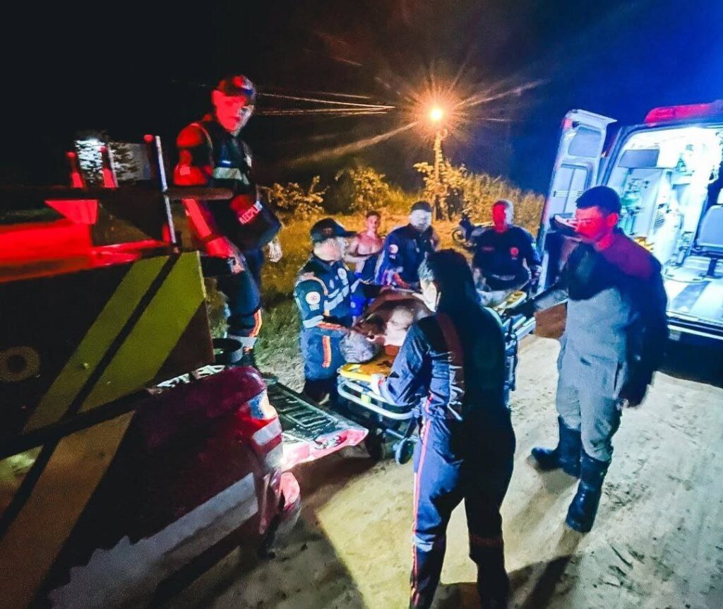 Bombeiros realizam resgate de vítima em área de difícil acesso no Ramal da Praia Grande; ASSISTA