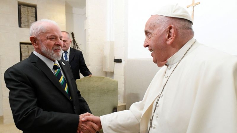 Lula lamenta morte do Papa Francisco e ressalta legado de humildade do pontífice