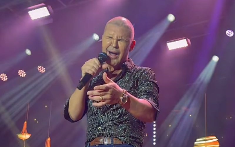 Eduardo Costa explica queda de cabelo: ‘Muito anabolizante’