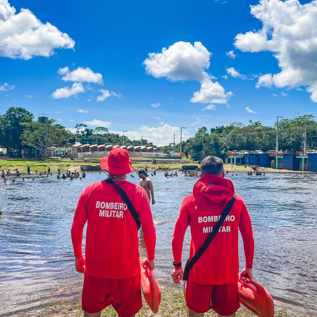 Mulher sofre afogamento no Igarapé Preto e é resgatada por bombeiros