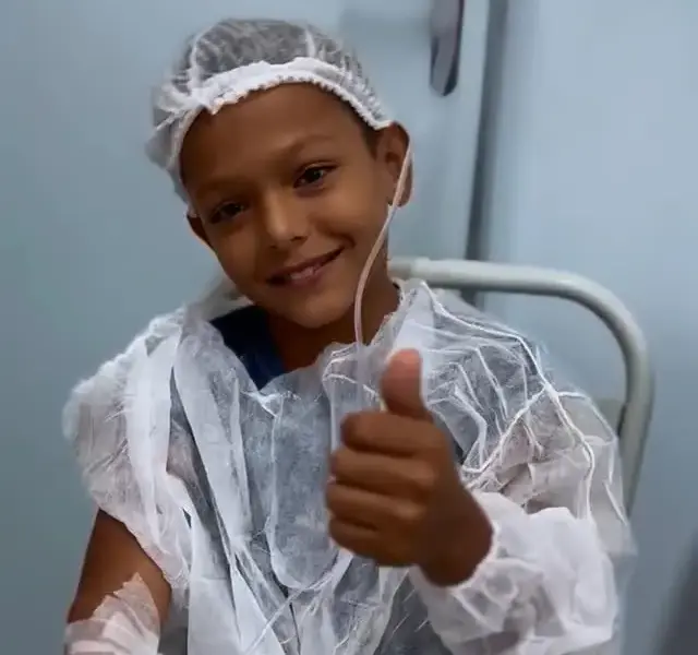 Eduardo Velloso realiza cirurgia em criança sem anestesia geral: “Paciente mais novo que operei”