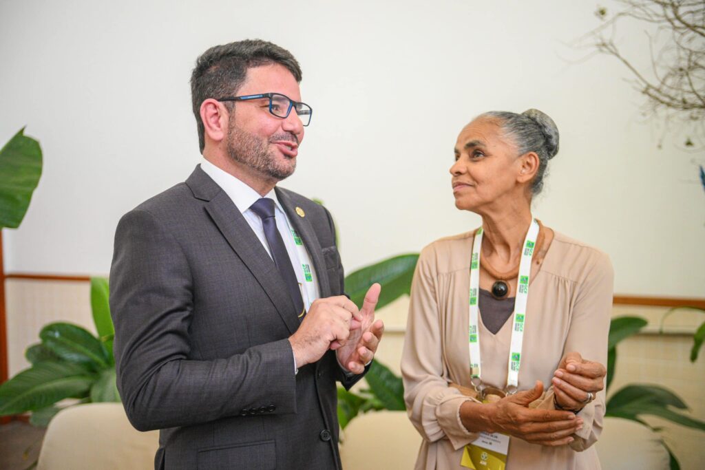 “A senhora sempre esteve certa sobre as mudanças climáticas”, diz Gladson Cameli à Marina Silva durante GCF