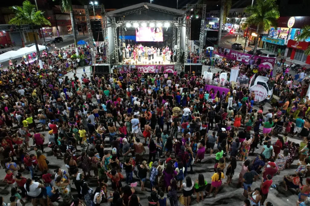 Festa do Dia das Mães ocorre hoje com transporte gratuito em Cruzeiro do Sul