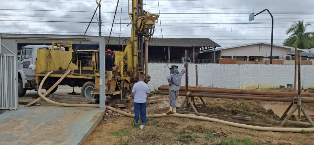 Governo perfura novo poço para dar mais eficiência no abastecimento de água do Corpo de Bombeiros em Cruzeiro do Sul