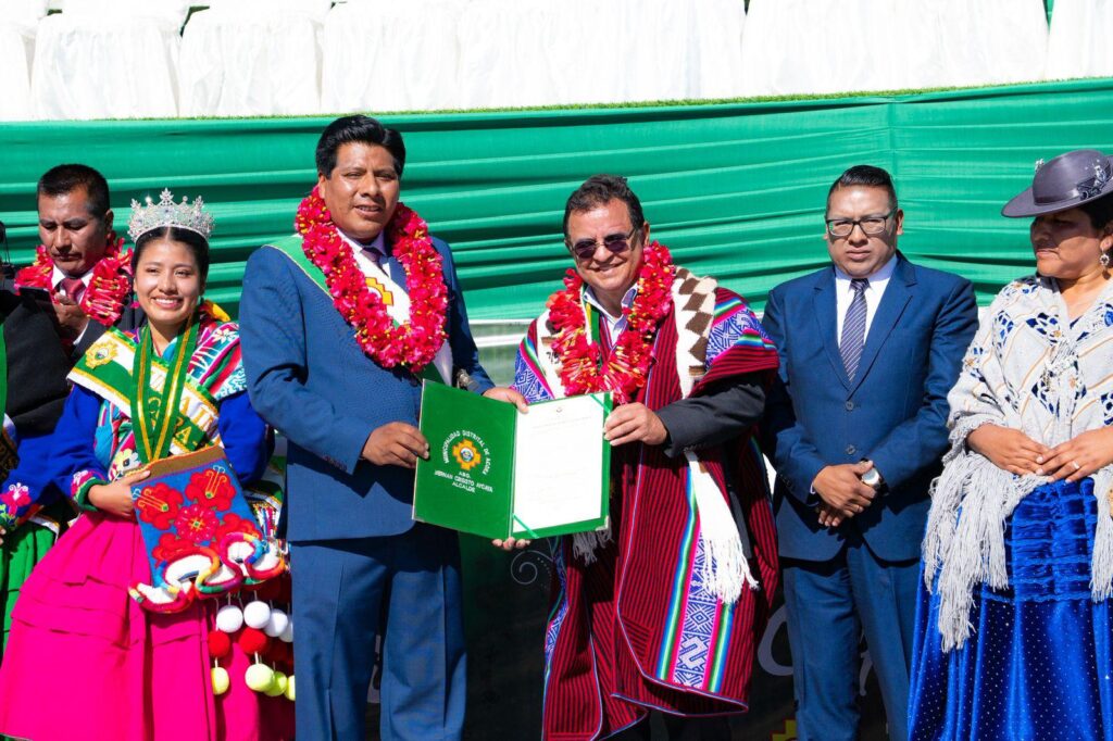 Gonzaga é homenageado em cidade peruana por apoiar intercâmbio comercial entre Acre e Peru