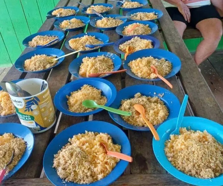 Em Rodrigues Alves, merenda escolar das crianças é composta por farinha e arroz