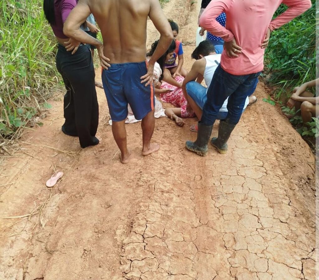 Tombamento de caminhão no Ramal 13 deixa grávida ferida; ASSISTA