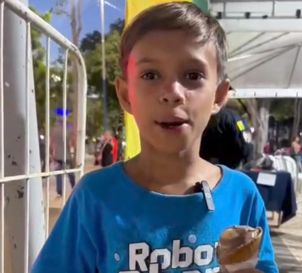 No Acre, menino revela sonho de ser policial e emociona presentes no aniversário da PM