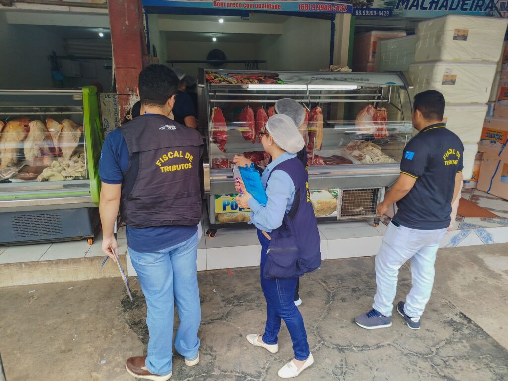 Prefeitura de Cruzeiro do Sul realiza ação conjunta de orientação em açougues do Centro Comercial