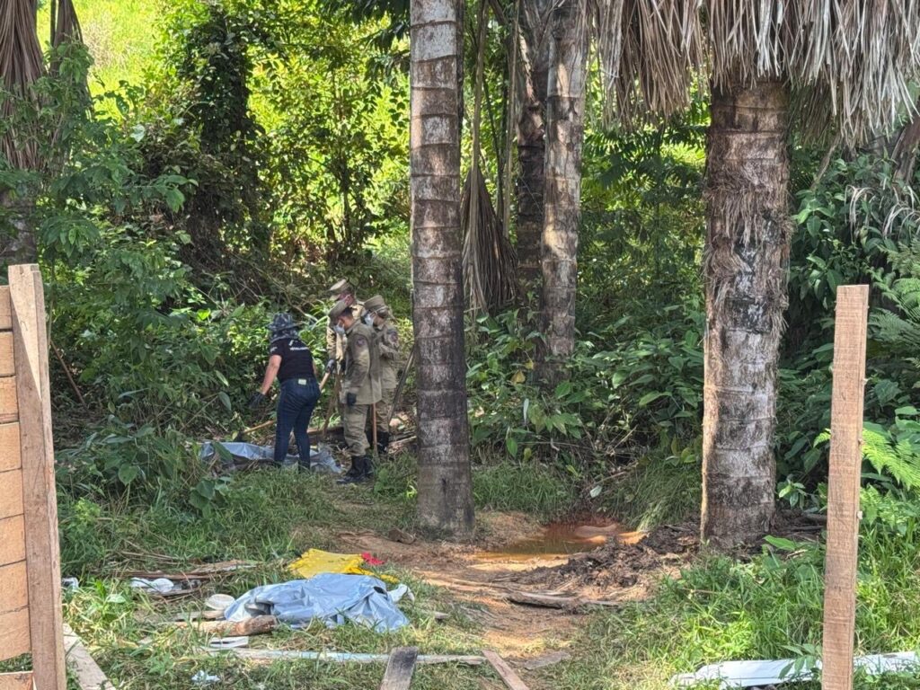 Corpos em área de mata são encontrados pela polícia em Cruzeiro do Sul