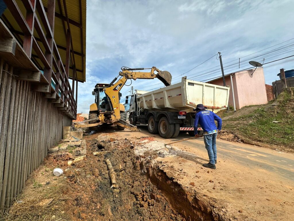 Prefeitura de Cruzeiro do Sul segue acelerando obras em diferentes bairros