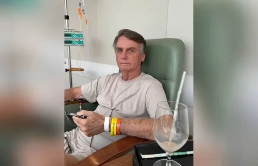 Sem dores ou febre, Bolsonaro está clinicamente estável