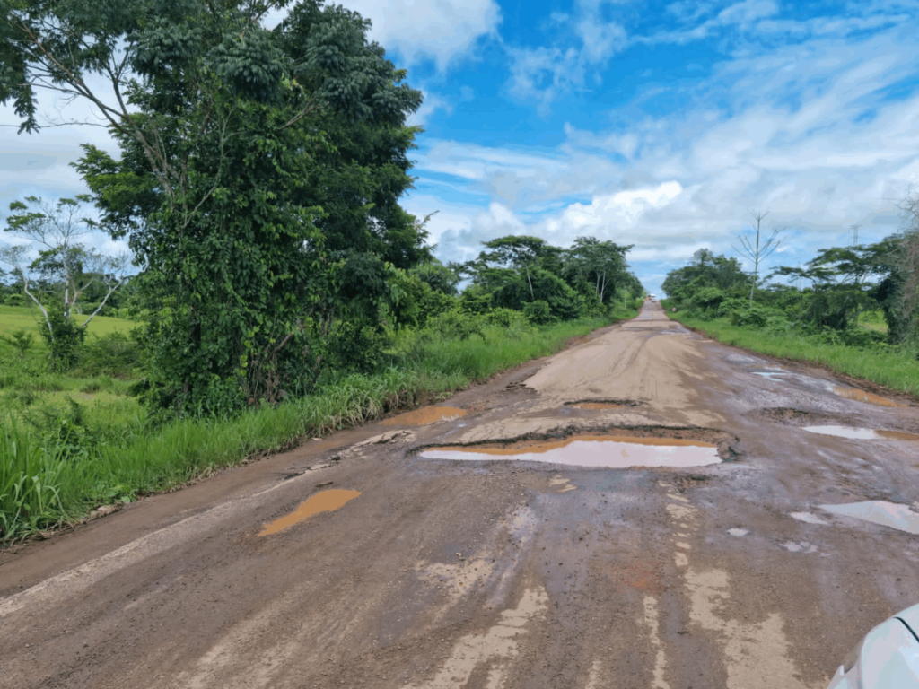Lula mandou mais de um bilhão para recuperar as estradas do Acre, mas o gato comeu o dinheiro