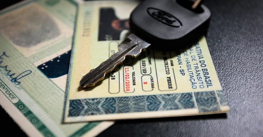 Detran notifica motoristas por infrações graves com suspensão da CNH