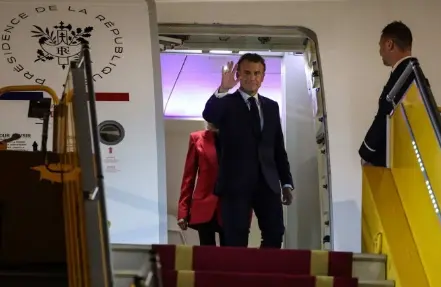 Macron leva tapa de esposa e presidência diz que foi ‘briguinha de casal’