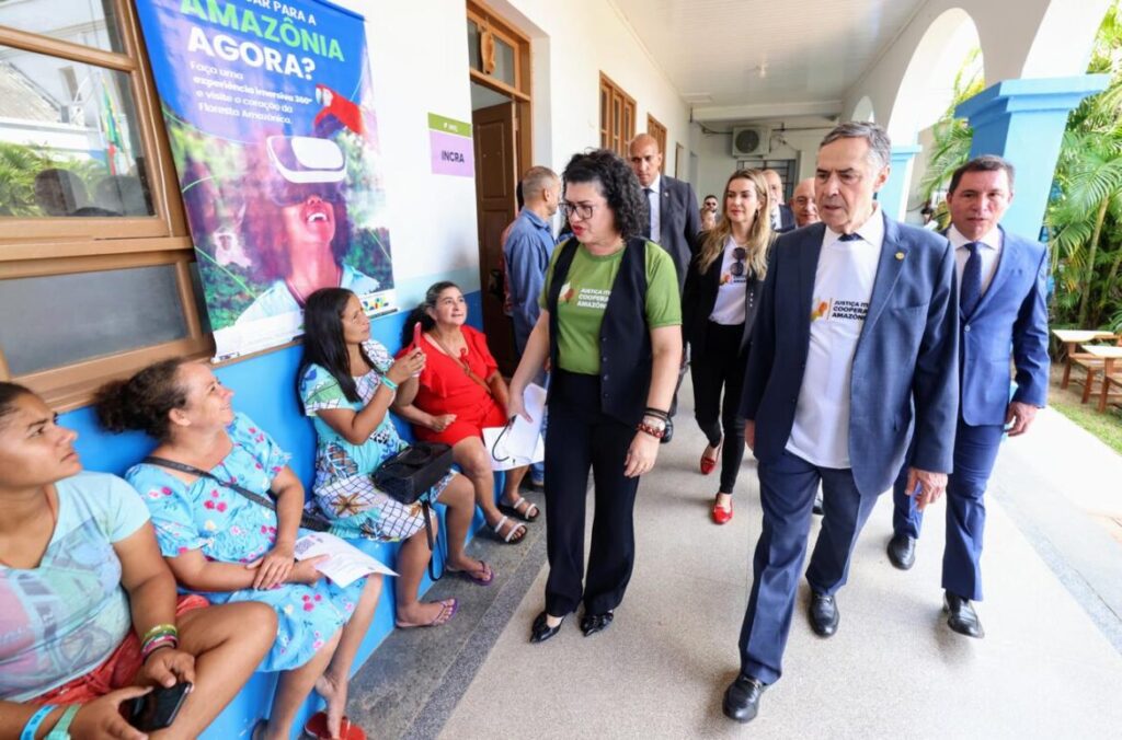 Ministro Barroso visita Xapuri durante passagem do programa Justiça Itinerante pela cidade