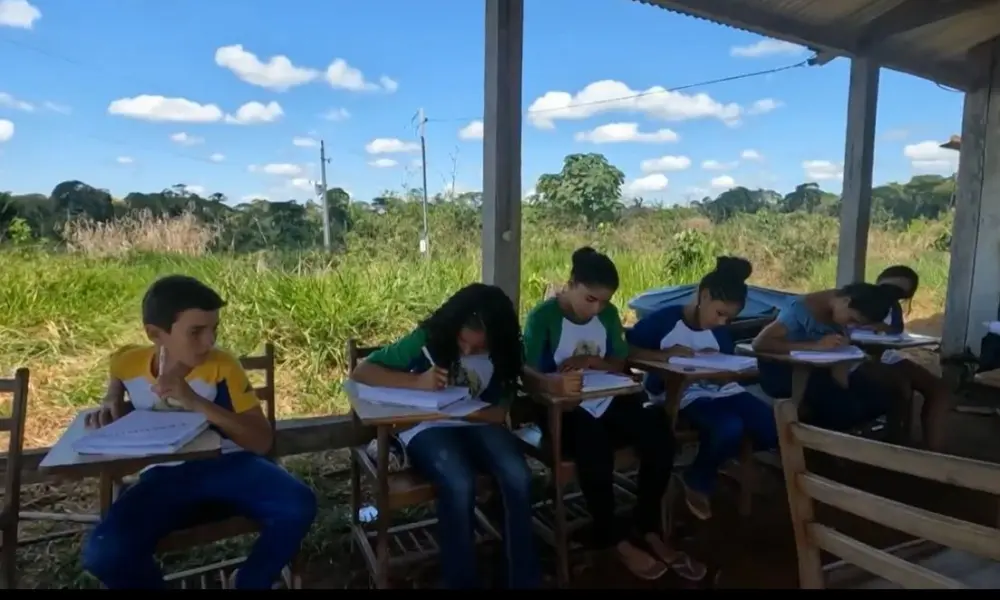 Após denúncia no Fantástico, MP e Governo do Acre se manifestam sobre escola em condições precárias