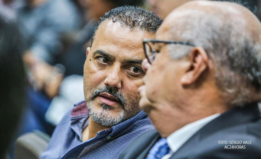 TCE reforma decisão e considera regulares com ressalvas as contas de Ilderlei Cordeiro