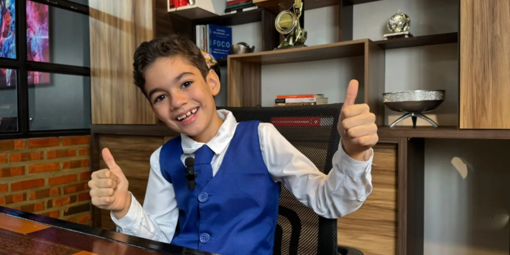 Aos 6 anos, menino já leu mais de 500 livros e é acompanhado pelo núcleo de altas habilidades no Acre