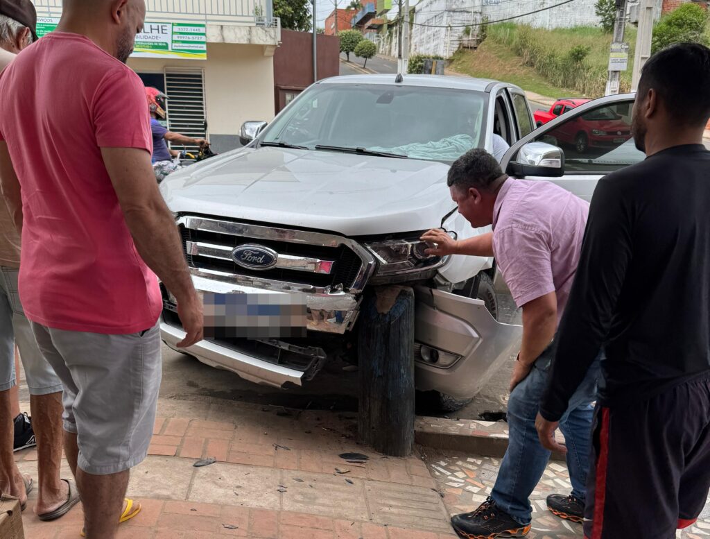 Acidente é registrado em Avenida de Cruzeiro do Sul; ASSISTA