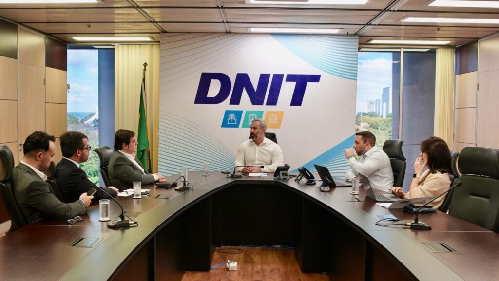 Em Brasília, governo se reúne com DNIT para tratar da necessidade de recuperação da BR-364