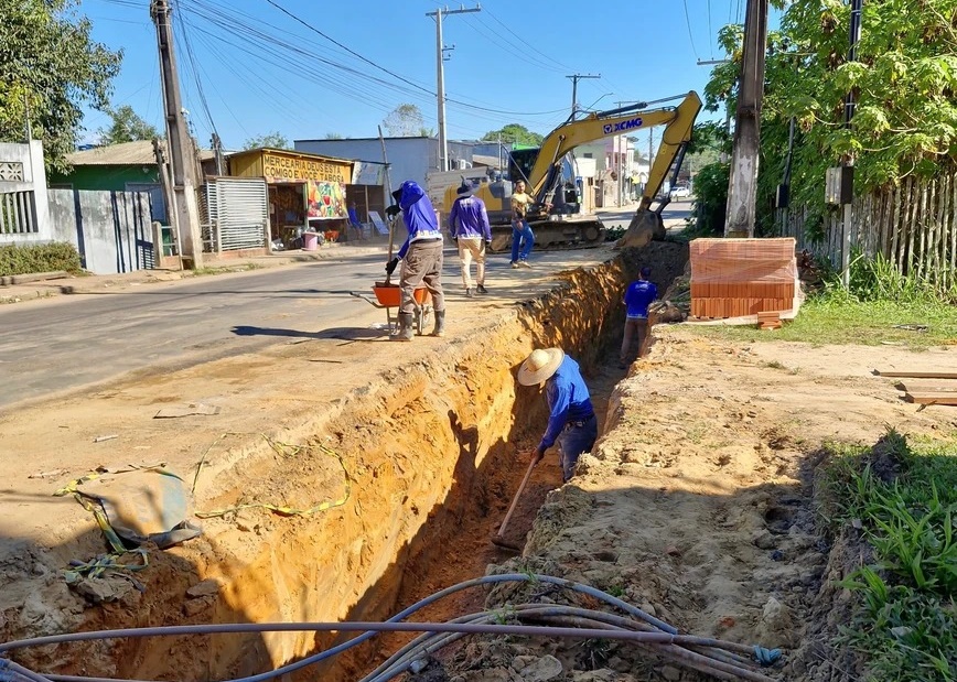 Prefeitura de Cruzeiro do Sul mantém sete frentes de serviço nas ruas e ramais do município