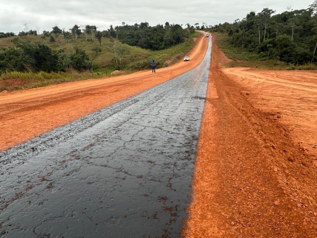 Deracre alcança 100 frentes de serviço em 50 dias com R$ 20 milhões investidos na Operação Verão