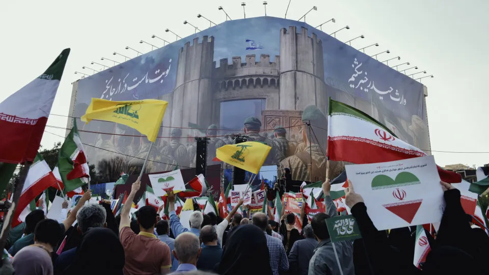 Irã enforca suposto espião do Mossad em meio a guerra com Israel