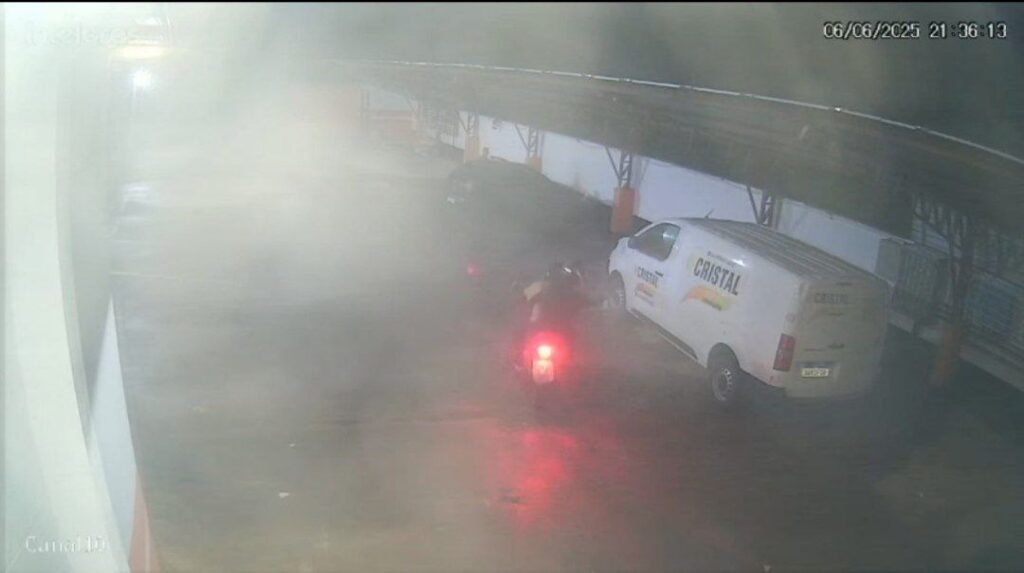 Criminosos rendem funcionários e assaltam distribuidora em Cruzeiro do Sul; ASSISTA