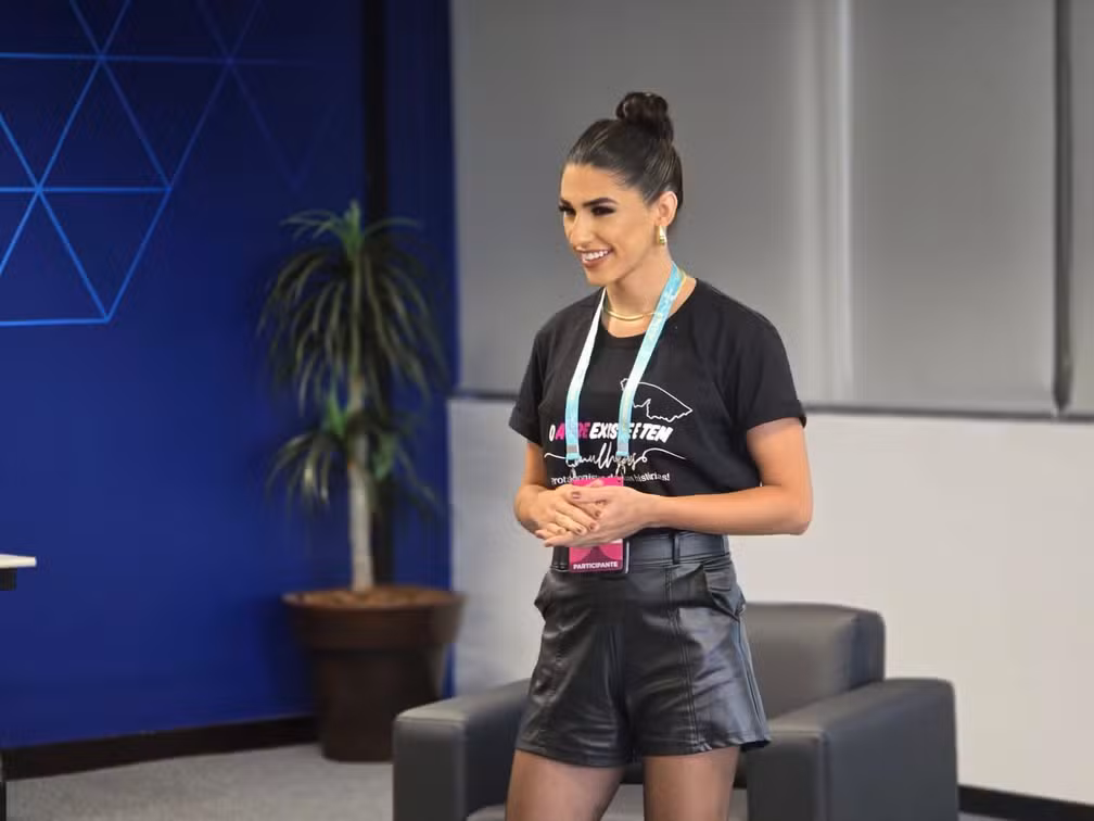 Maquiadora trans do AC transforma preconceito em força e conquista espaço no empreendedorismo: ‘Protagonista da minha história’