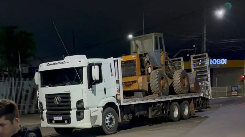 Homens são presos ao tentar furtar retroescavadeira avaliada em R$ 140 mil na zona rural de Rio Branco