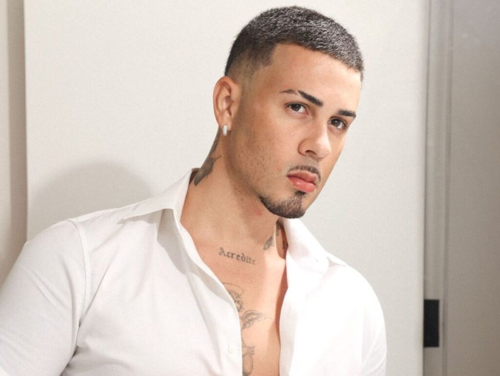 Bissexual? Término de casamento seria motivado por descoberta de Carlinhos