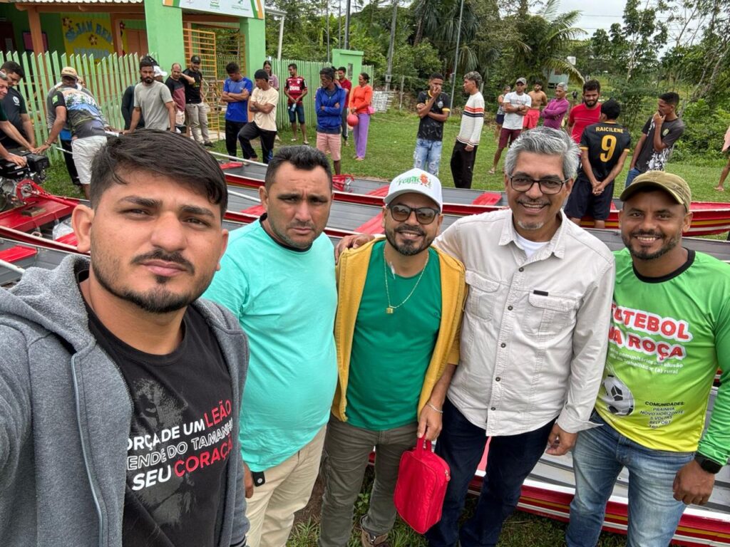 Emenda de Edvaldo Magalhães fortalece luta dos trabalhadores rurais de Marechal Thaumaturgo, com entrega de barcos