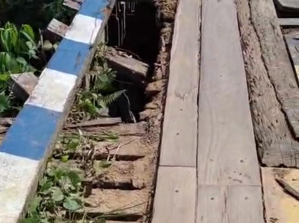 População pede manutenção da ponte da Vila Santa Luzia do Petencostes, em Cruzeiro do Sul