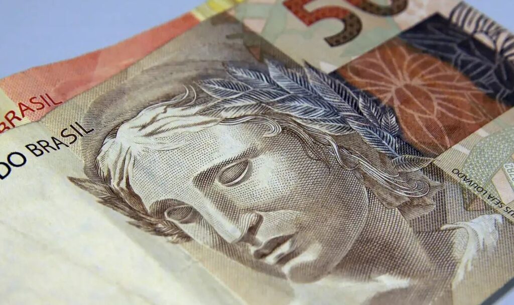 Brasileiros sacaram R$ 315 milhões em valores a receber em maio