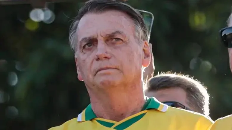 Bolsonaro diz não pensar em sair do Brasil para evitar prisão