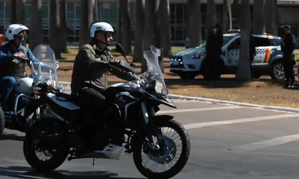 “Pintou um clima”: Bolsonaro é condenado por fala sobre venezuelanas