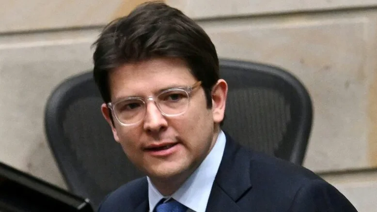 Morre senador Miguel Uribe dois meses após ser baleado na Colômbia