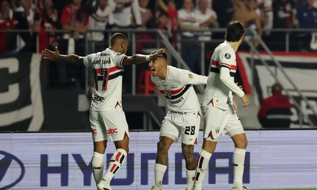 Libertadores: São Paulo vence Atlético nos pênaltis e está nas quartas