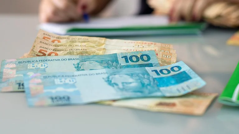 O peso da inflação: o que era possível comprar com R$ 100 há 20 anos?
