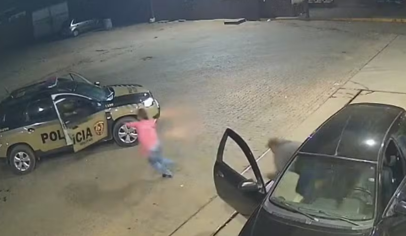 VÍDEO: mulher estuprada e sequestrada ‘salta’ de carro do ex para pedir ajuda